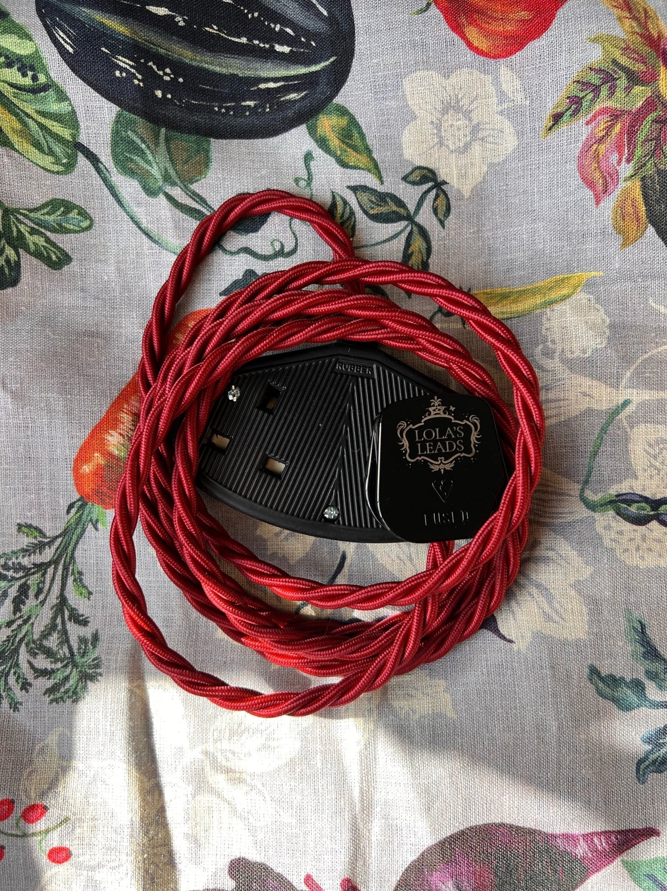 Lola's Leads Fabric Extension Cable - Garnet & Black