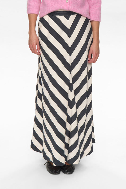 Numph Minzu Skirt in Caviar stripe