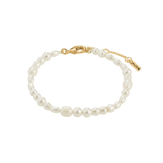 Pilgrim ELLIANA Bracelet Gold-Plated. Pearl bracelet with gold clasp on a white background