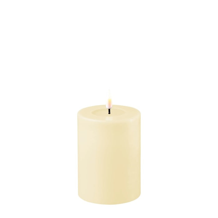 Deluxe Homeart LED pillar candle un cream 7.5cm x 10cm