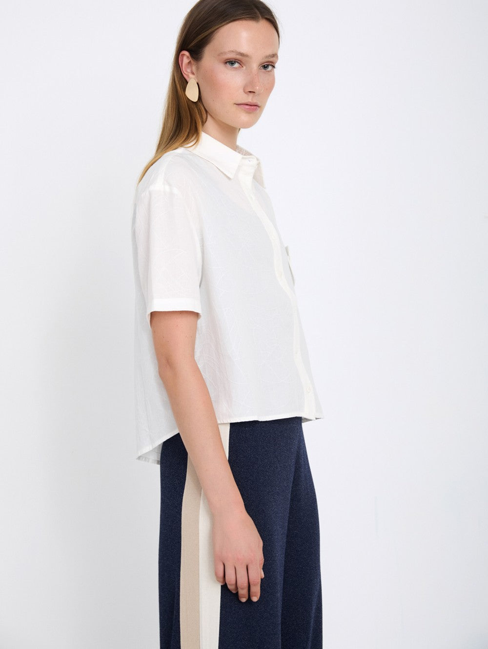 Skatie Shirt with Wavy Placket in White