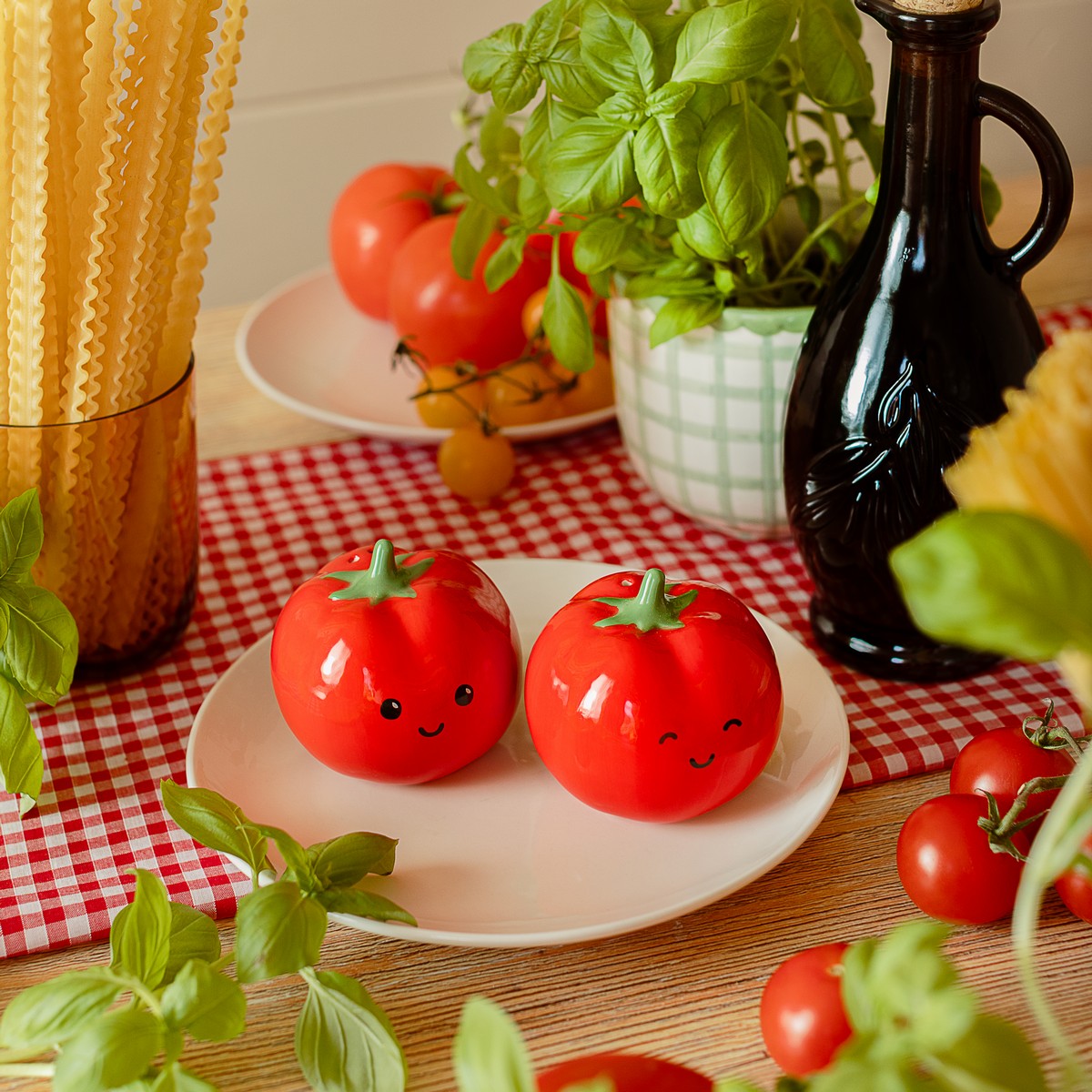 Sass & Belle Tomato Salt & Pepper Shakers
