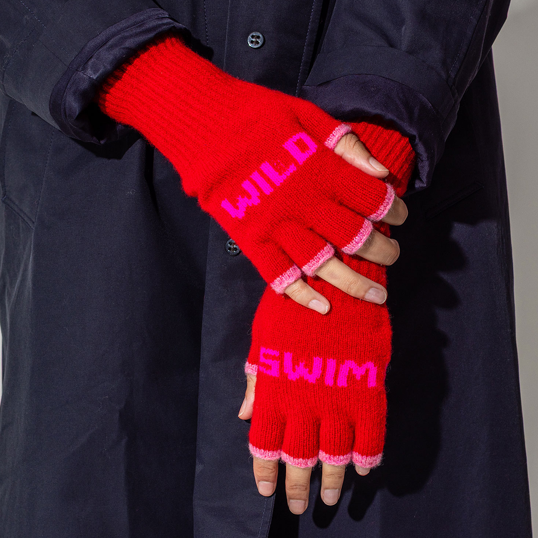 Black & Beech Wild Swim Fingerless Gloves in Rouge & Neon Pink