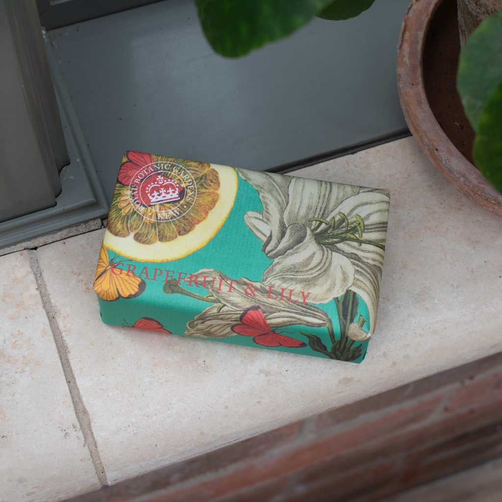 The English Soap Company - Kew Gardens Grapefruit and Lily Soap