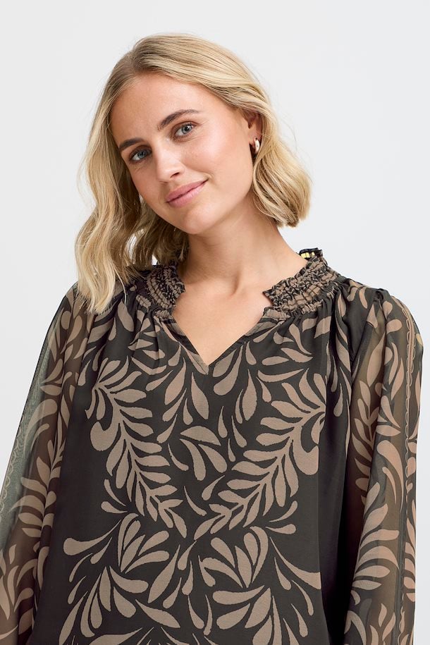 Kaffe Charli Blouse in Black AOP