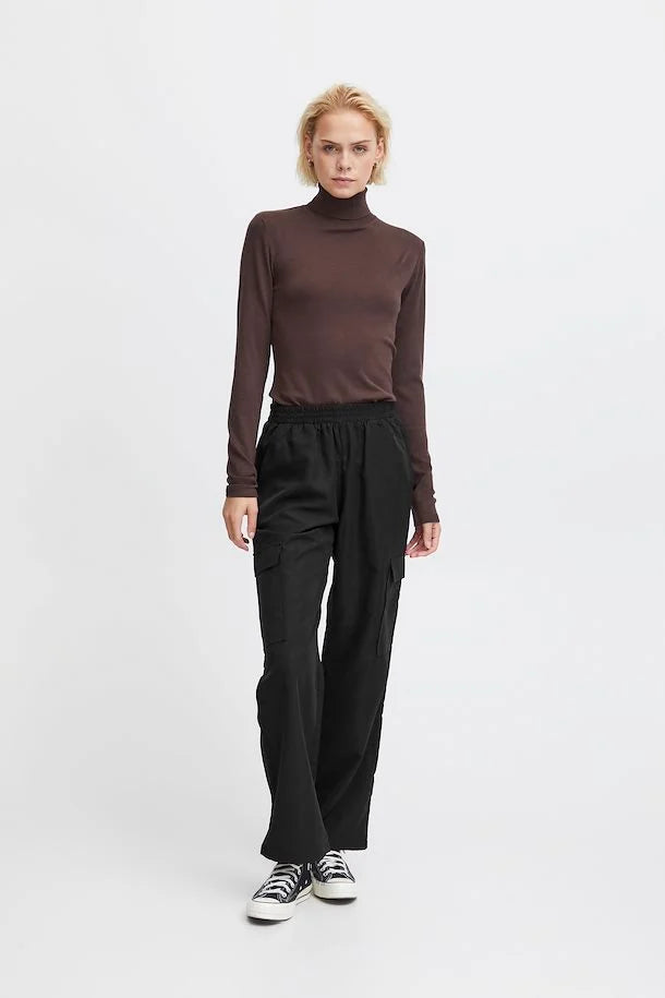 casual drapey cargo pant with elastic waistband in dark green or black
