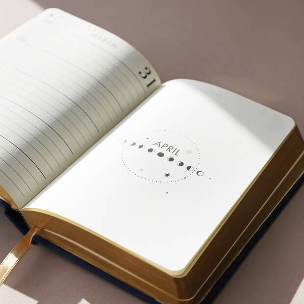Lisa Angel - Navy Five Year Thought a Day Journal