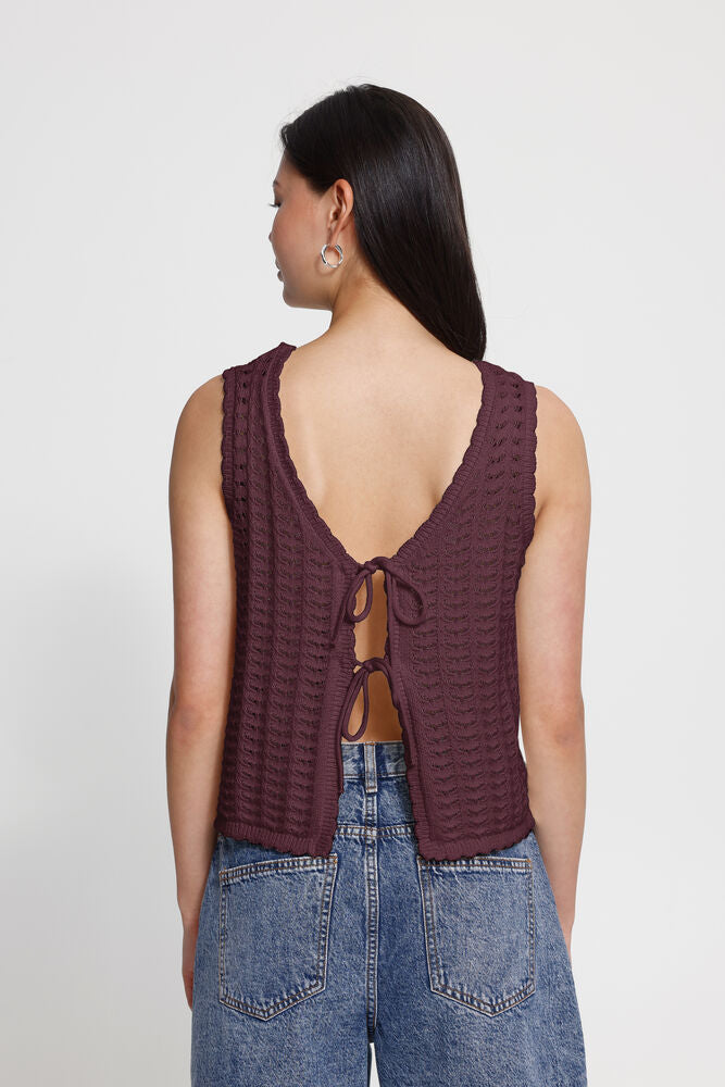 ICHI Dosia Waistcoat in Vineyard Wine