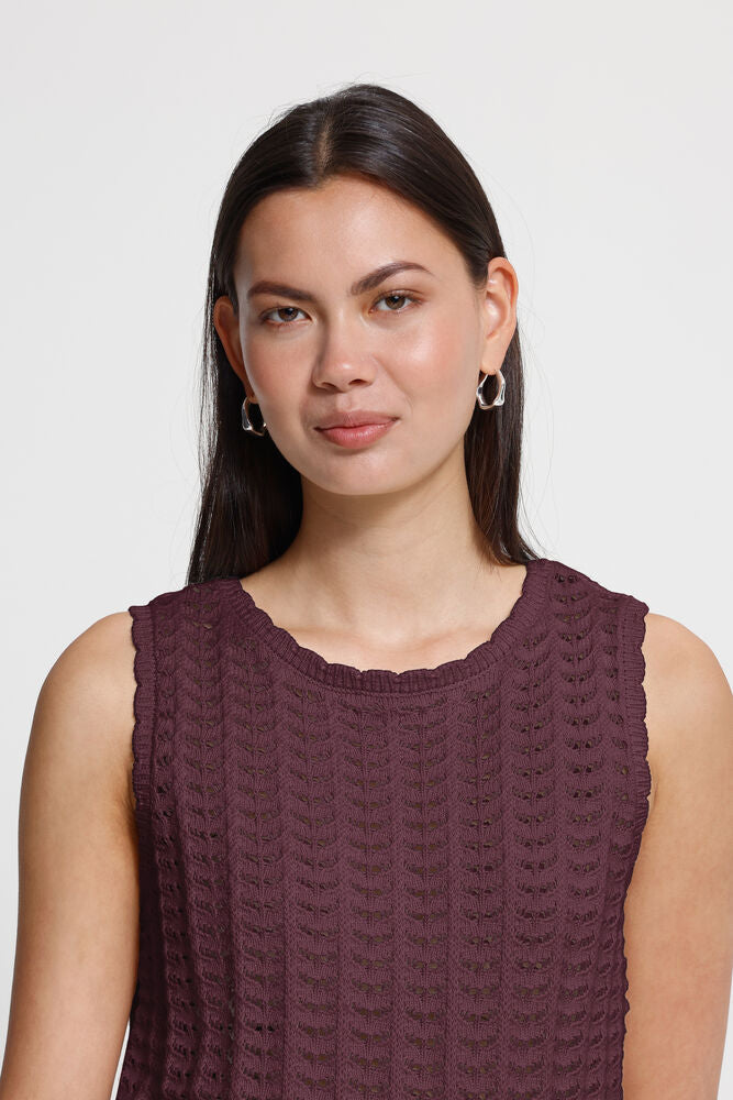 ICHI Dosia Waistcoat in Vineyard Wine
