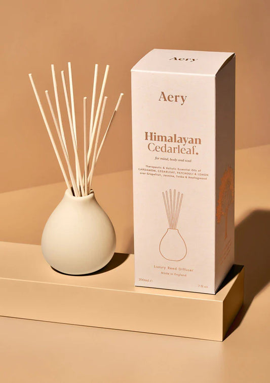 Cedar leaf reed diffuser, a complex and opulent fragrance which inspires feelings of inner peace and ease. Lemon, Jasmin, Patchouli, Amber, tonka  and  Cedarleaf