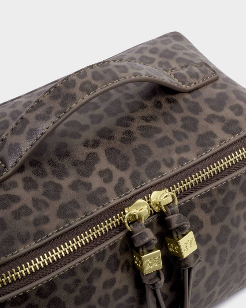 Katie Loxton Soho Medium Make Up/ Wash Bag in Leopard
