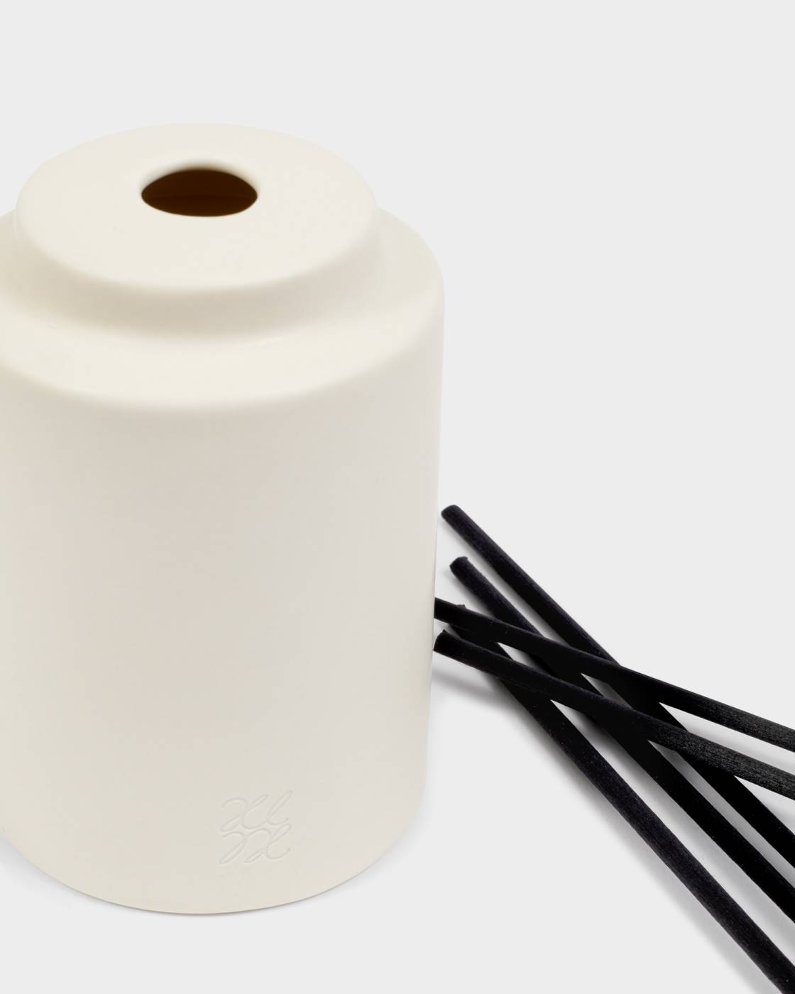 Katie Loxton Ceramic Sentiment Reed Diffuser 'Happy Birthday' in Blackberry Noir