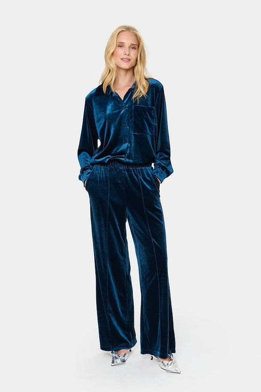 Saint Tropez Henrika Pants in Titan blue velved, a loose fitting, stylish pant