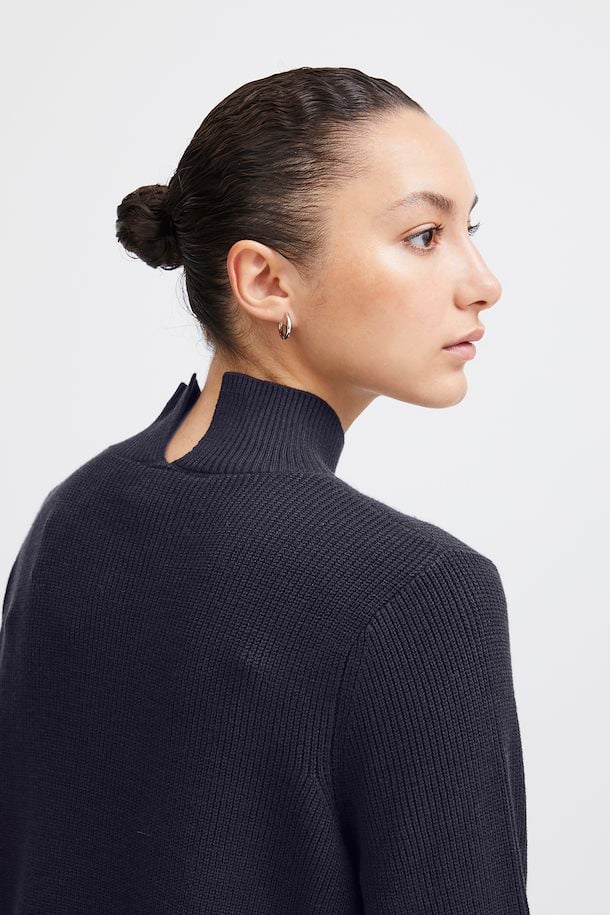 ICHI Boston LS Pullover in Total Eclipse