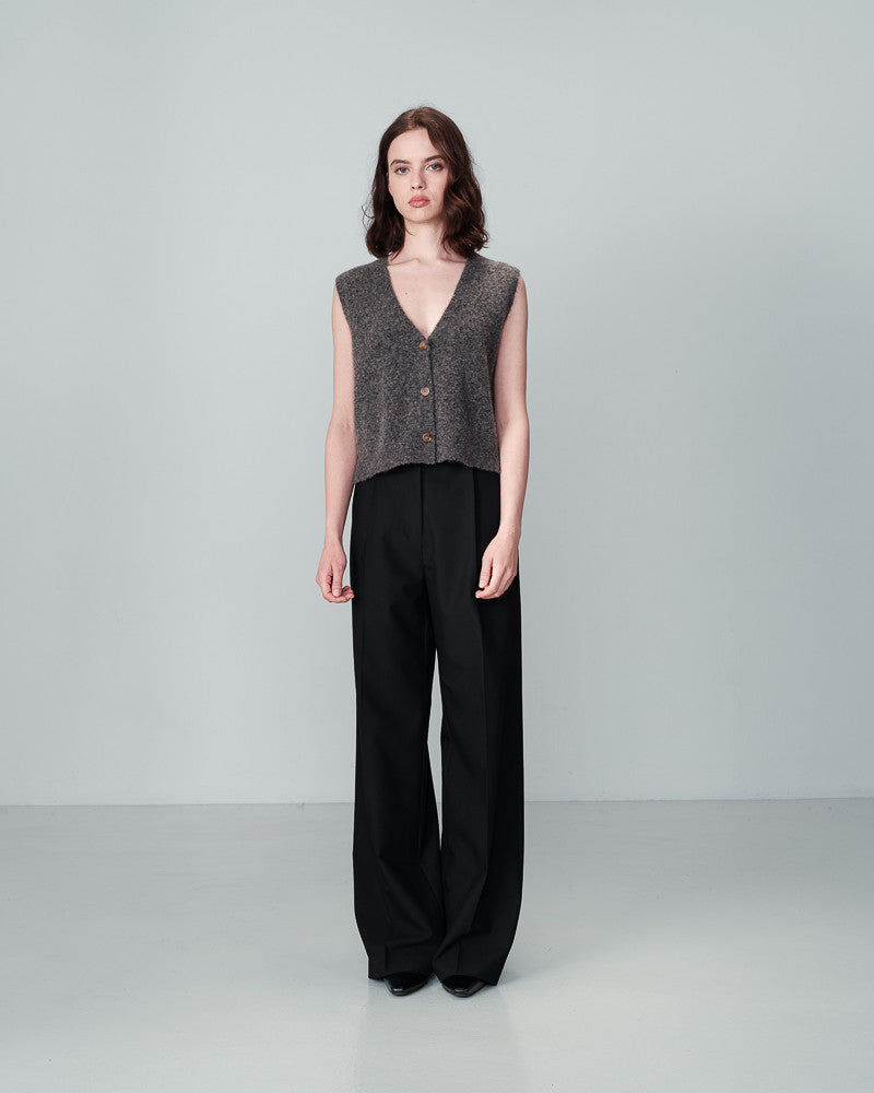 Grace & Mila Nars Knitted Sleeveless Vest in Anthracite