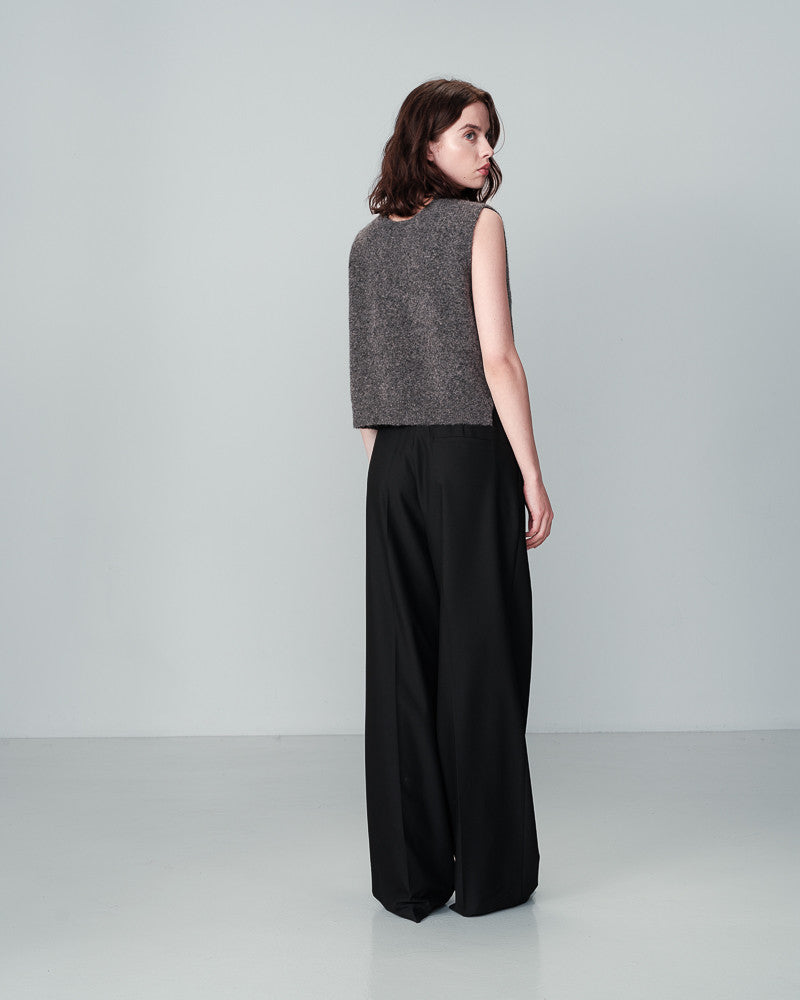 Grace & Mila Nars Knitted Sleeveless Vest in Anthracite