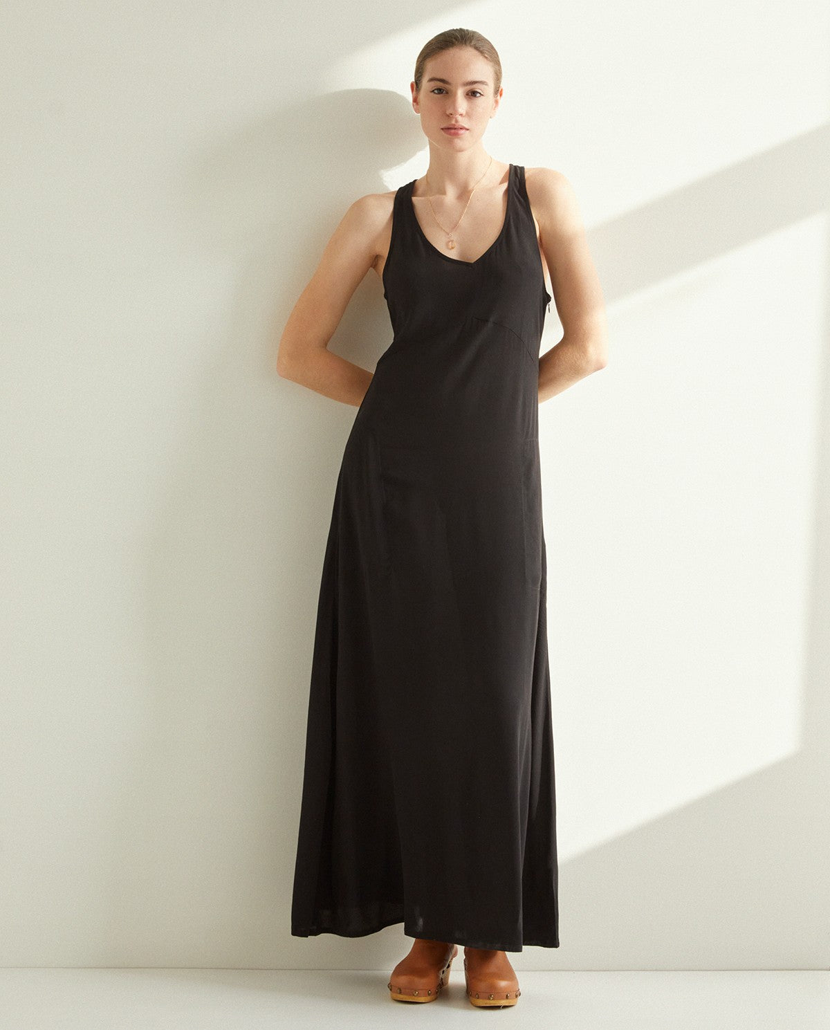 Yerse Long Flowy Dress in Black