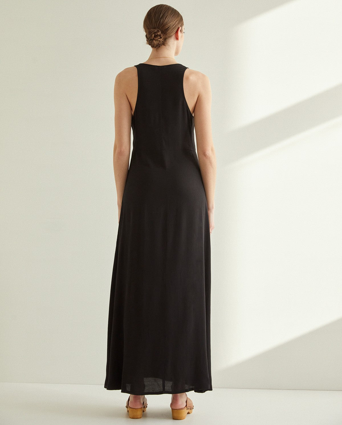 Yerse Long Flowy Dress in Black